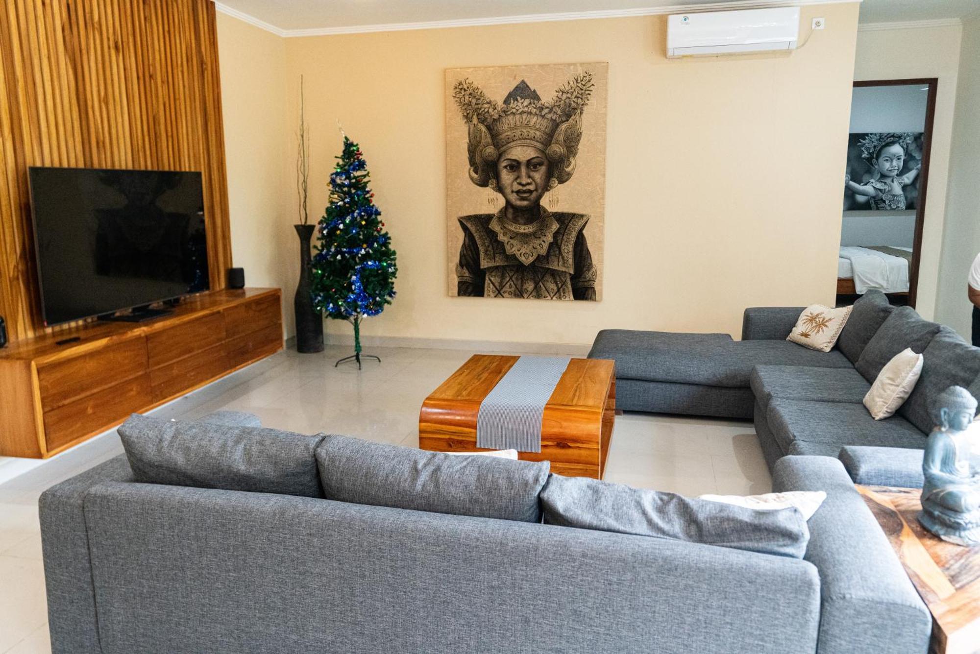 Tepi Sungai A Luxurious, Under New Management, 6 Bedroom 620 Sqm Retreat Featuring A Stunning 15 Meter Pool And Dedicated Childrens With 4 Bunk Beds Newly Renovated In Seminyak Villa Legian (Bali)