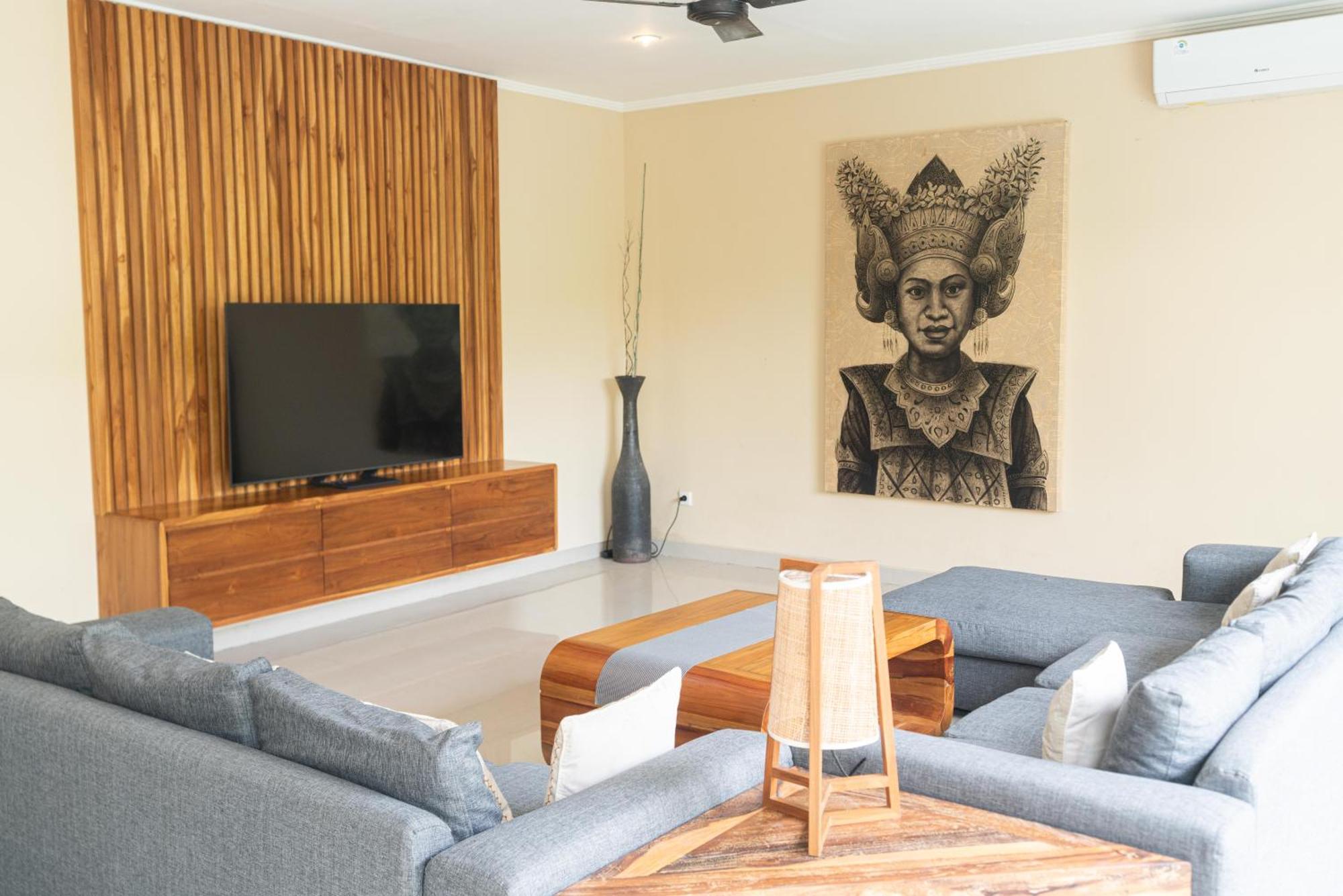 Tepi Sungai A Luxurious, Under New Management, 6 Bedroom 620 Sqm Retreat Featuring A Stunning 15 Meter Pool And Dedicated Childrens With 4 Bunk Beds Newly Renovated In Seminyak Villa Legian (Bali)