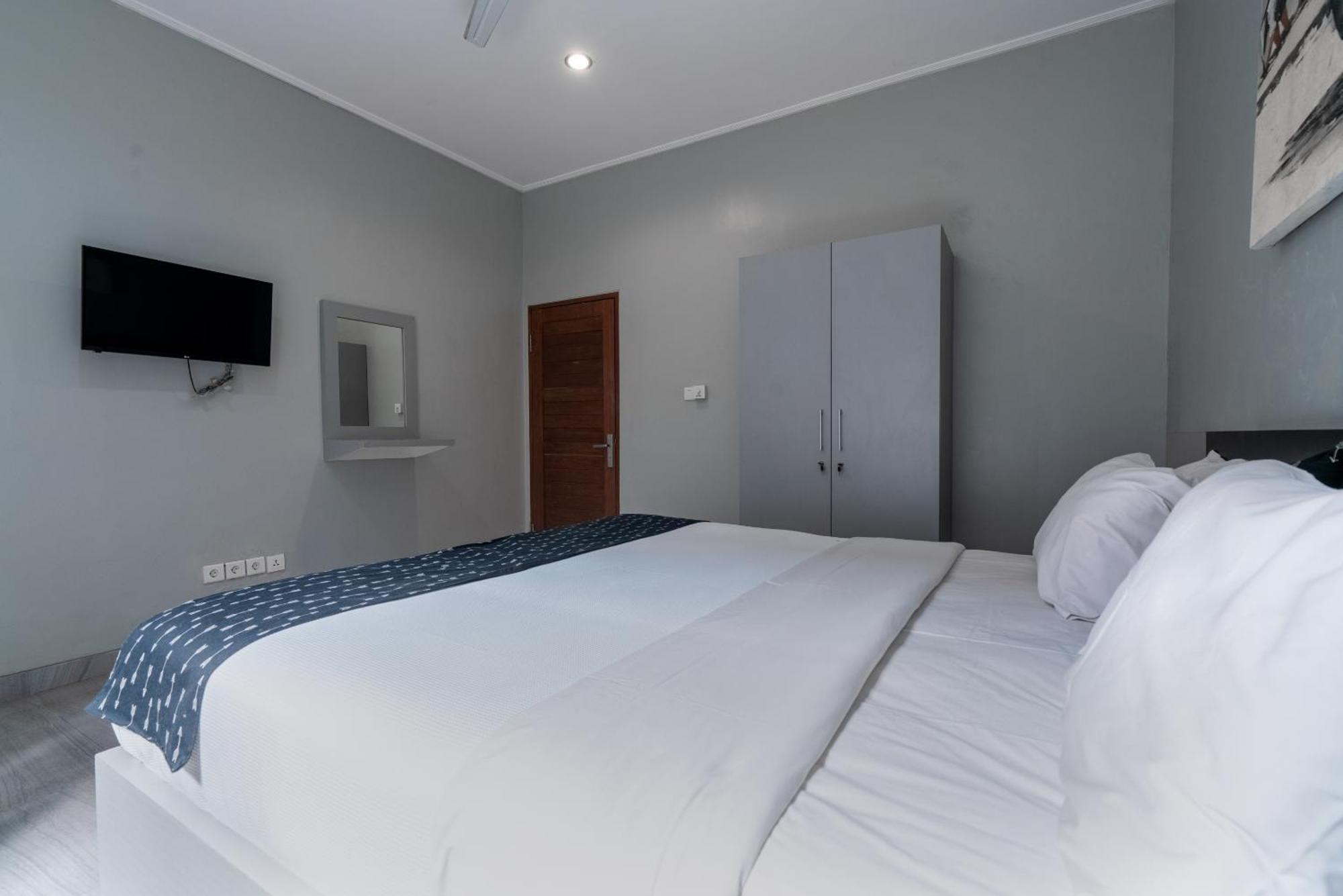 3 Bedroom Mawar Walk To *