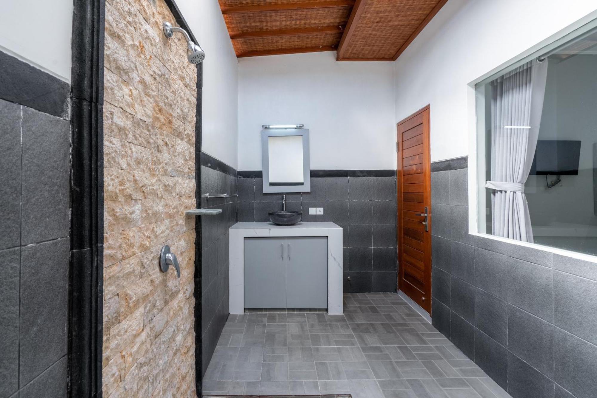 3 Bedroom Mawar Walk To Villa