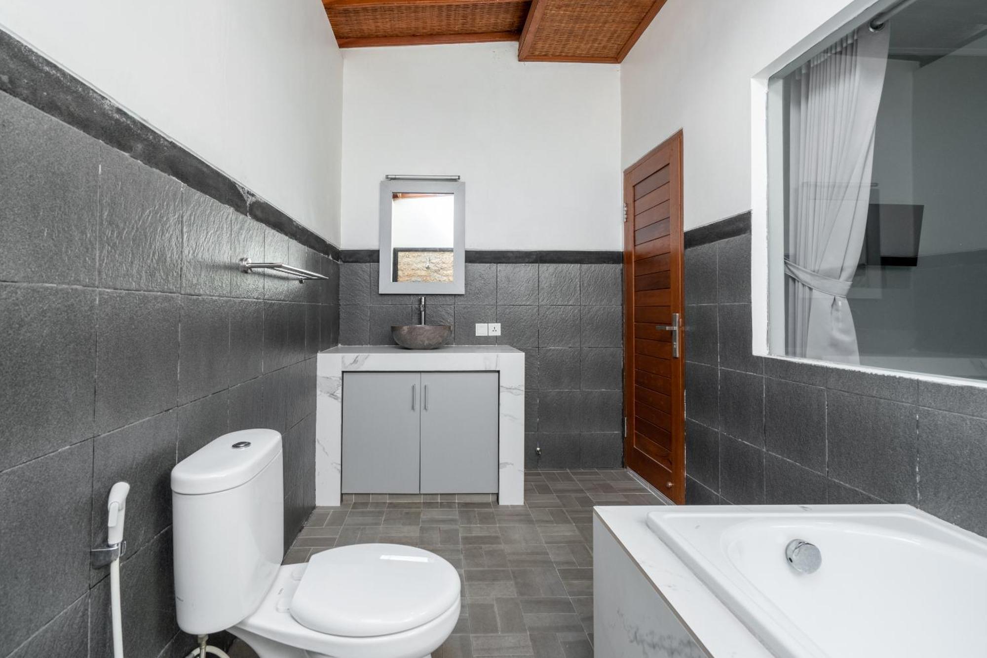 Villa 3 Bedroom Mawar Walk To Legian (Bali)