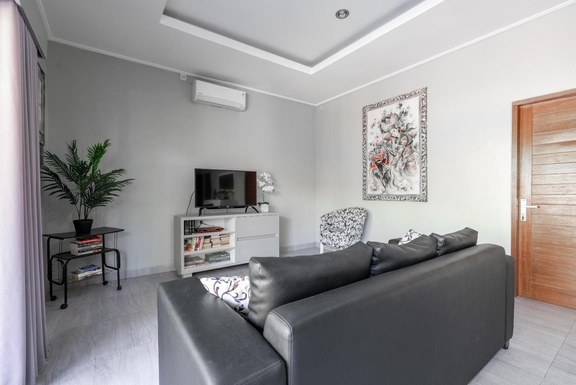 Villa 3 Bedroom Mawar Walk To