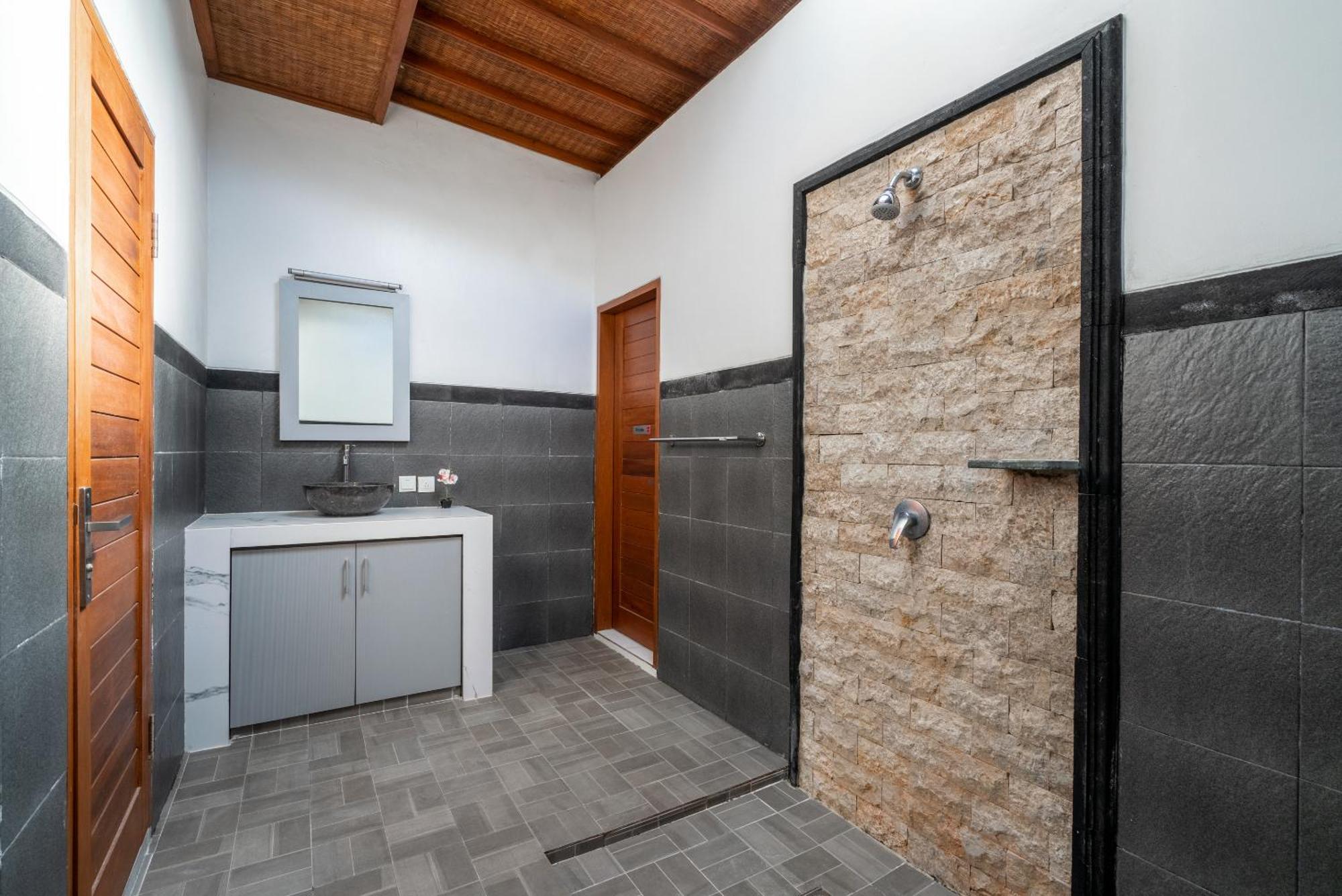 3 Bedroom Mawar Walk To Villa