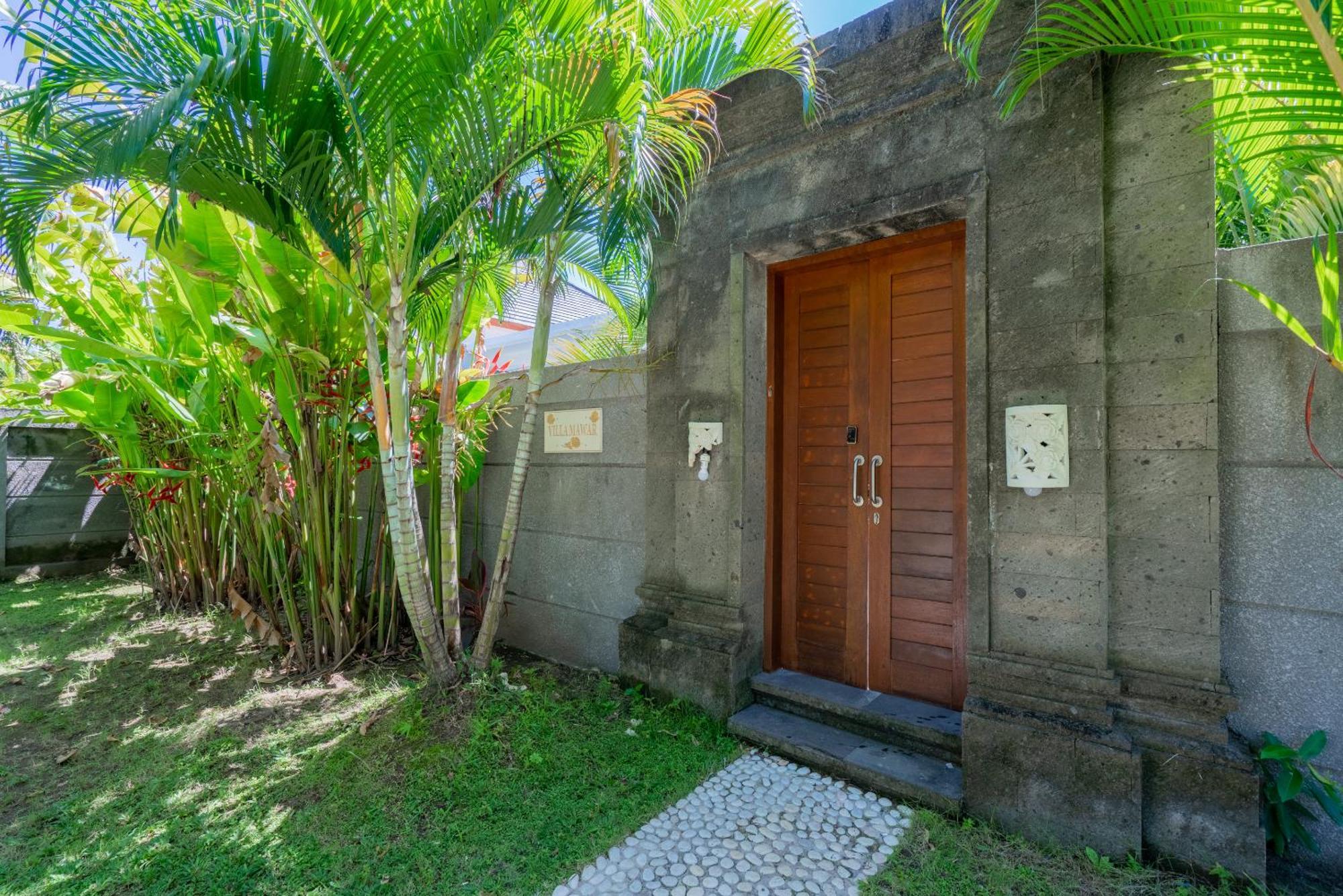 3 Bedroom Mawar Walk To Villa *