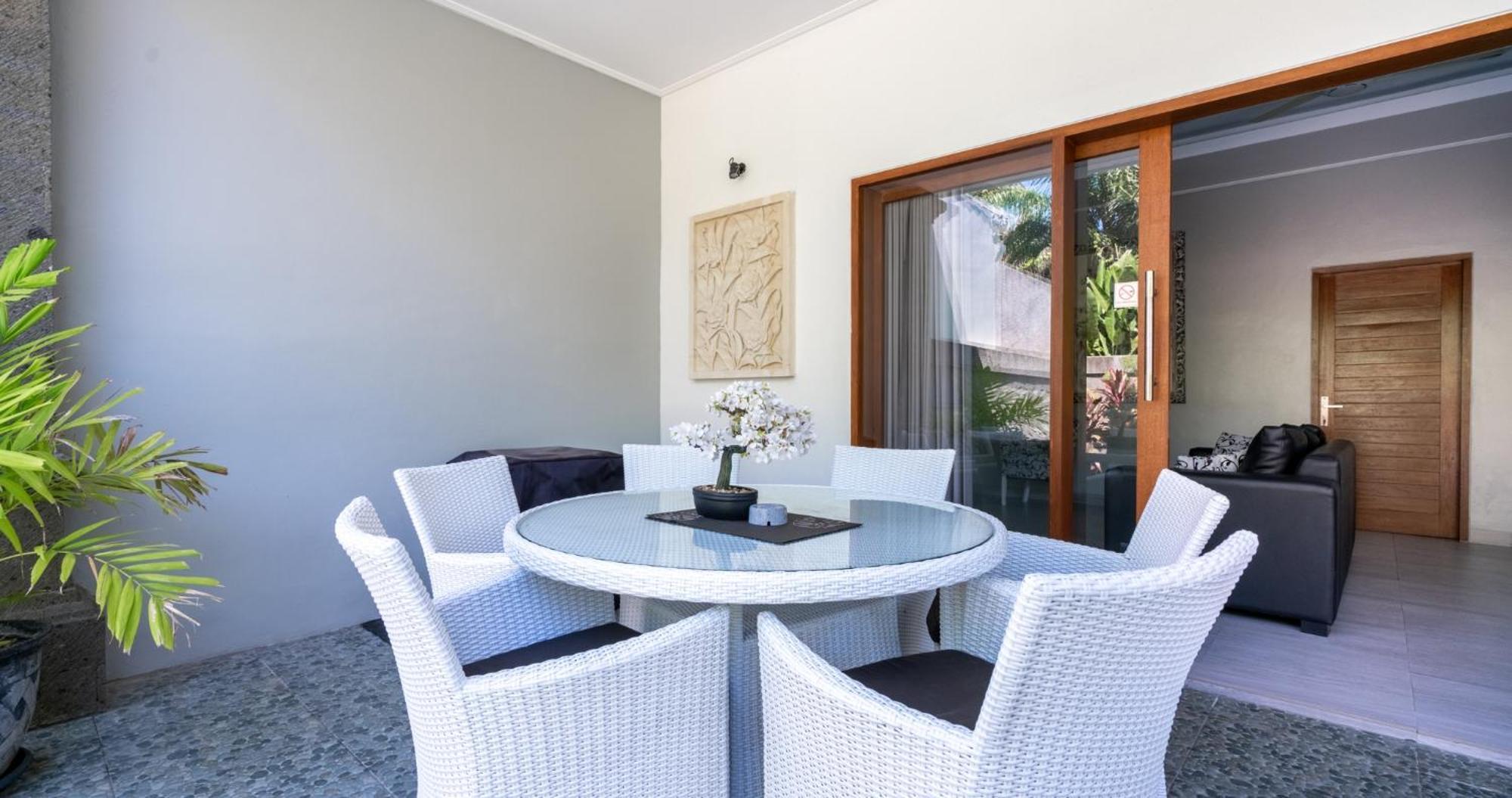 3 Bedroom Mawar Walk To *
