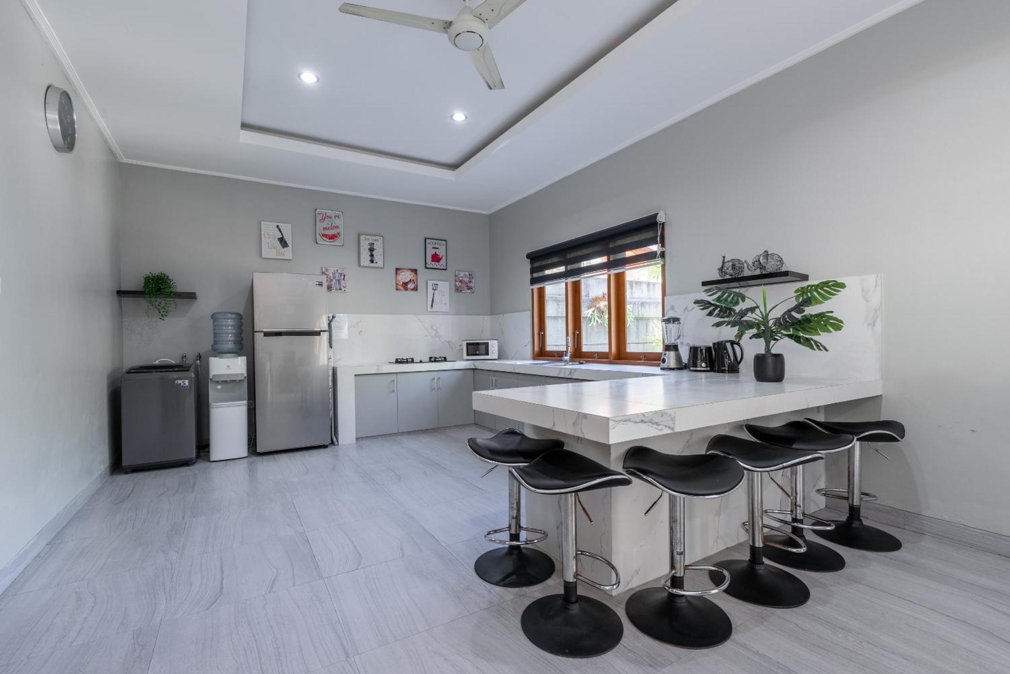 3 Bedroom Mawar Walk To *