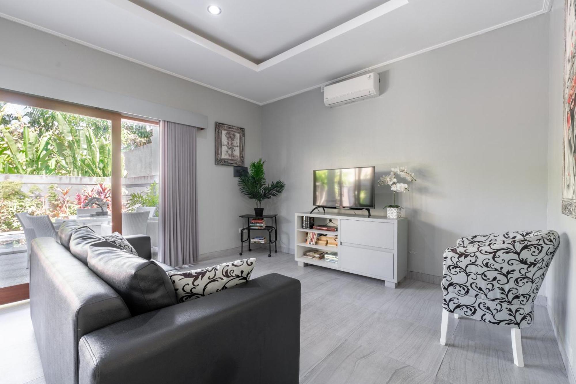 Villa 3 Bedroom Mawar Walk To