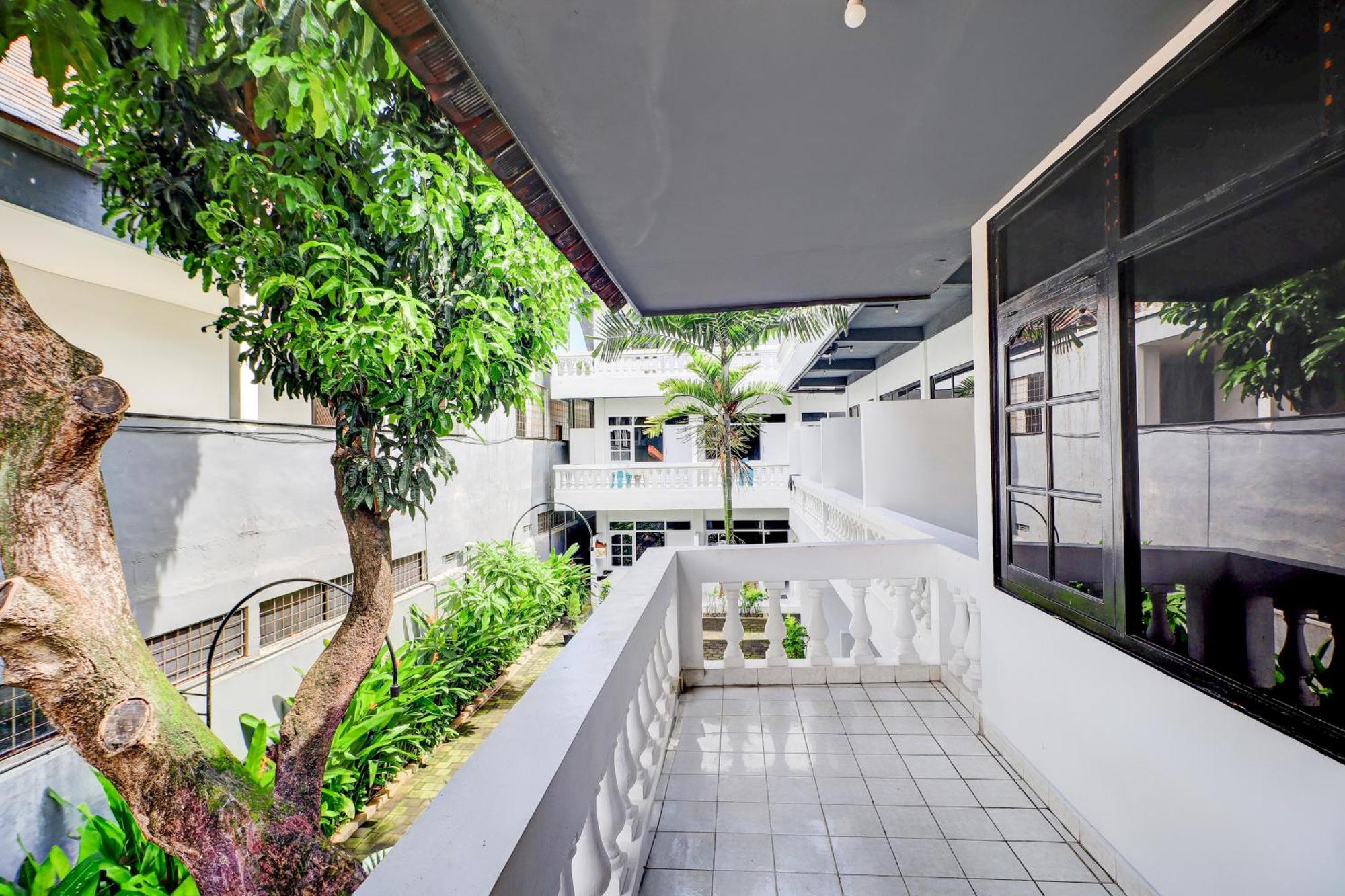 Hotel Collection O Near 3*