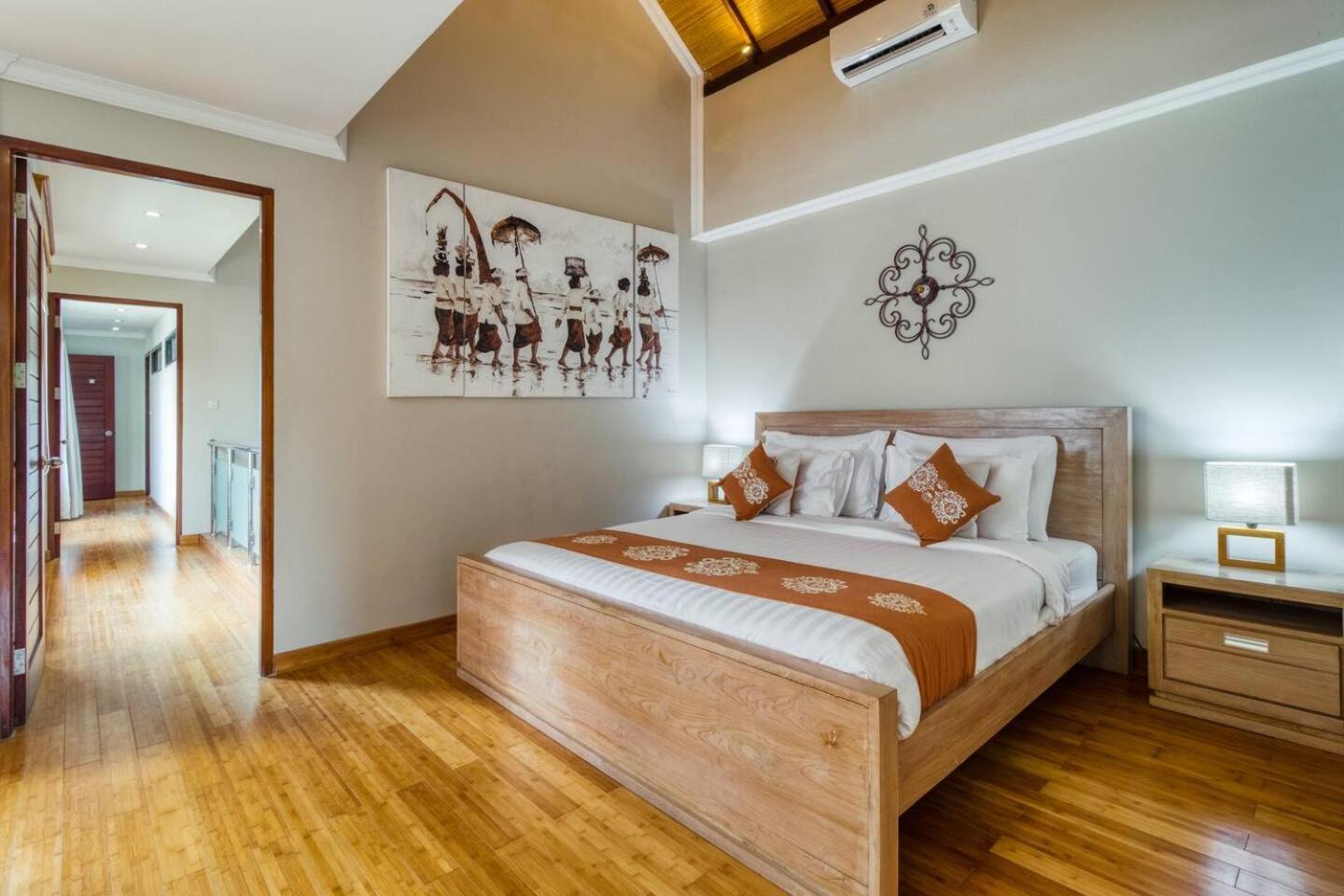 Super 4 Bed, Sleeps 8, Just 300m Walk From * Legian (Bali)