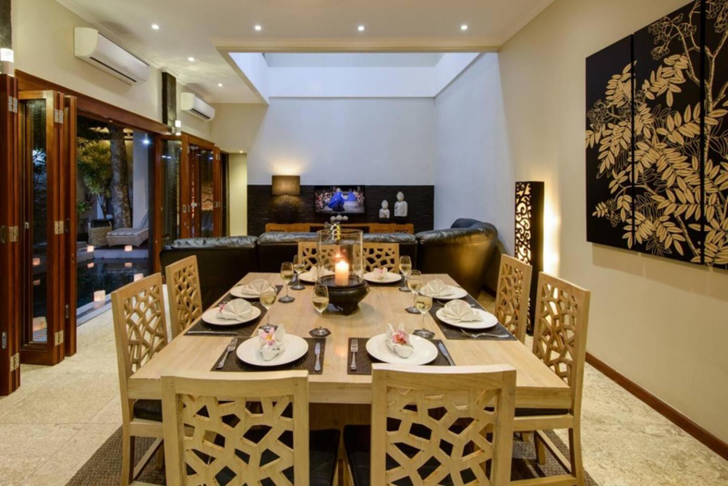 Super 4 Bed, Sleeps 8, Just 300m Walk From * Legian (Bali)
