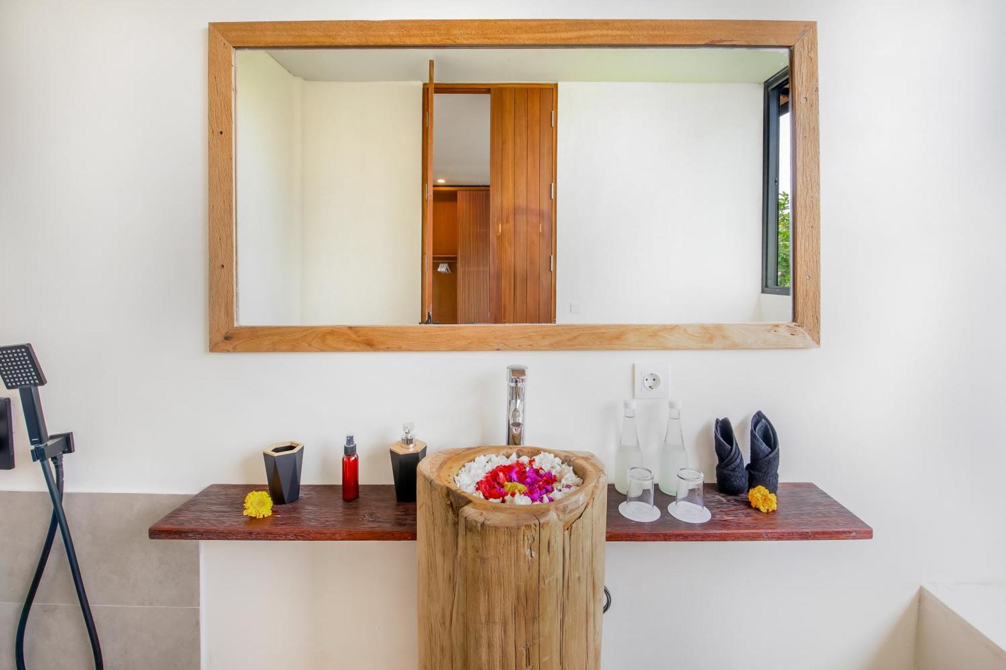 Kiri Kanan Villa *