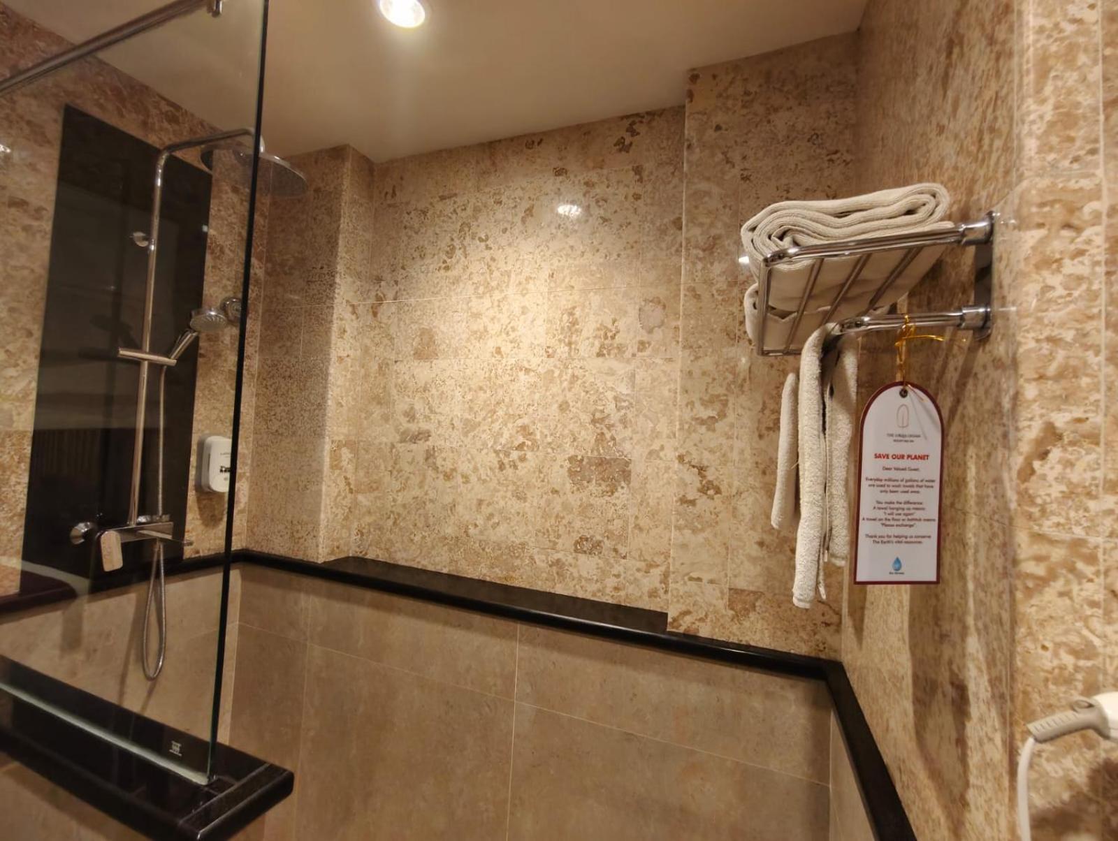 The Lokha & Hotel Legian (Bali)
