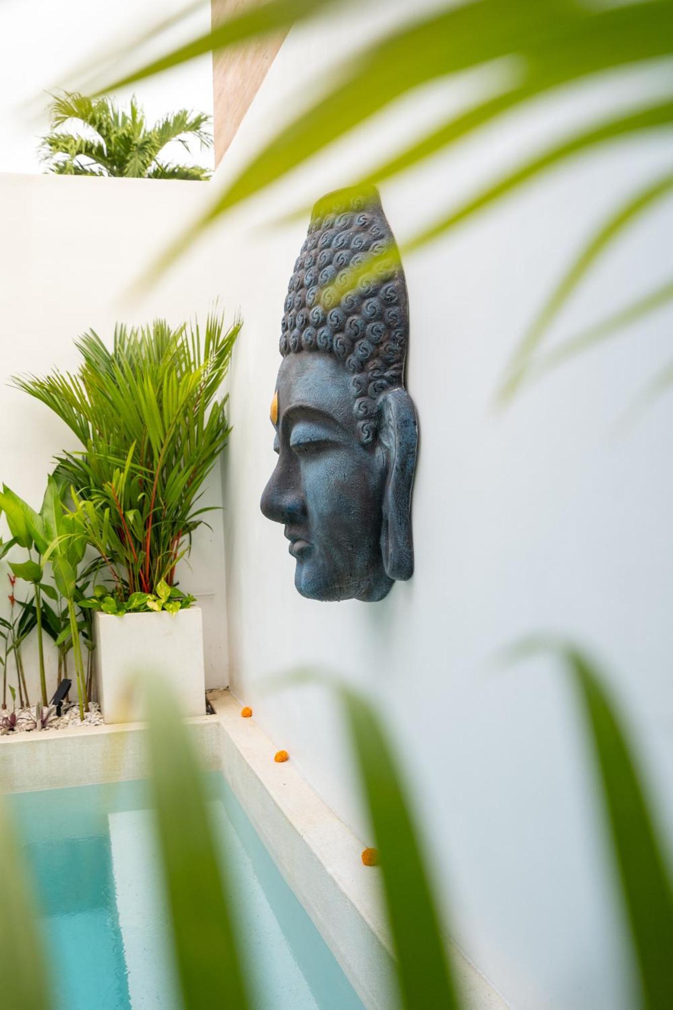 Mandara Double Six Villa *
