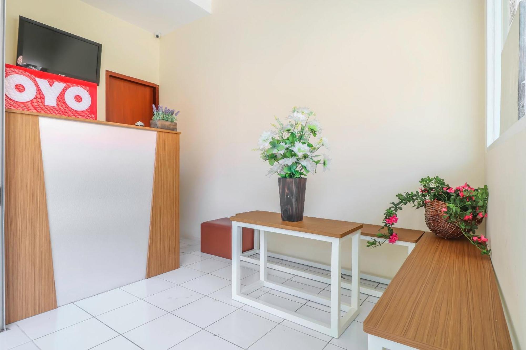 Oyo 2184 Nan Berlian Hotel Legian (Bali)