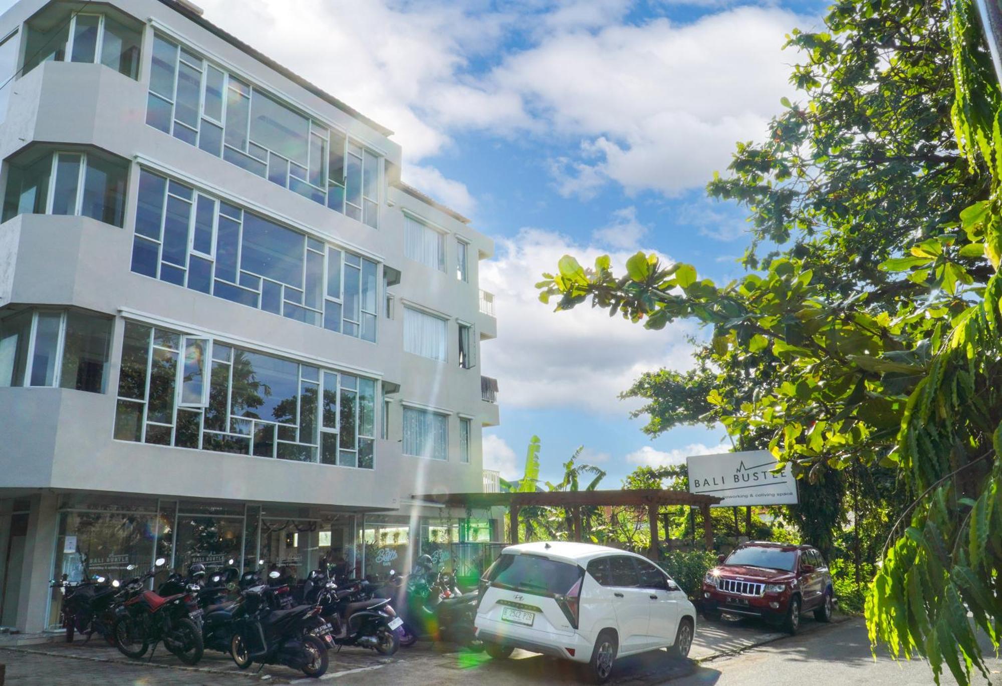 Bali Bustle Kuta Coliving & Coworking Space Aparthotel *
