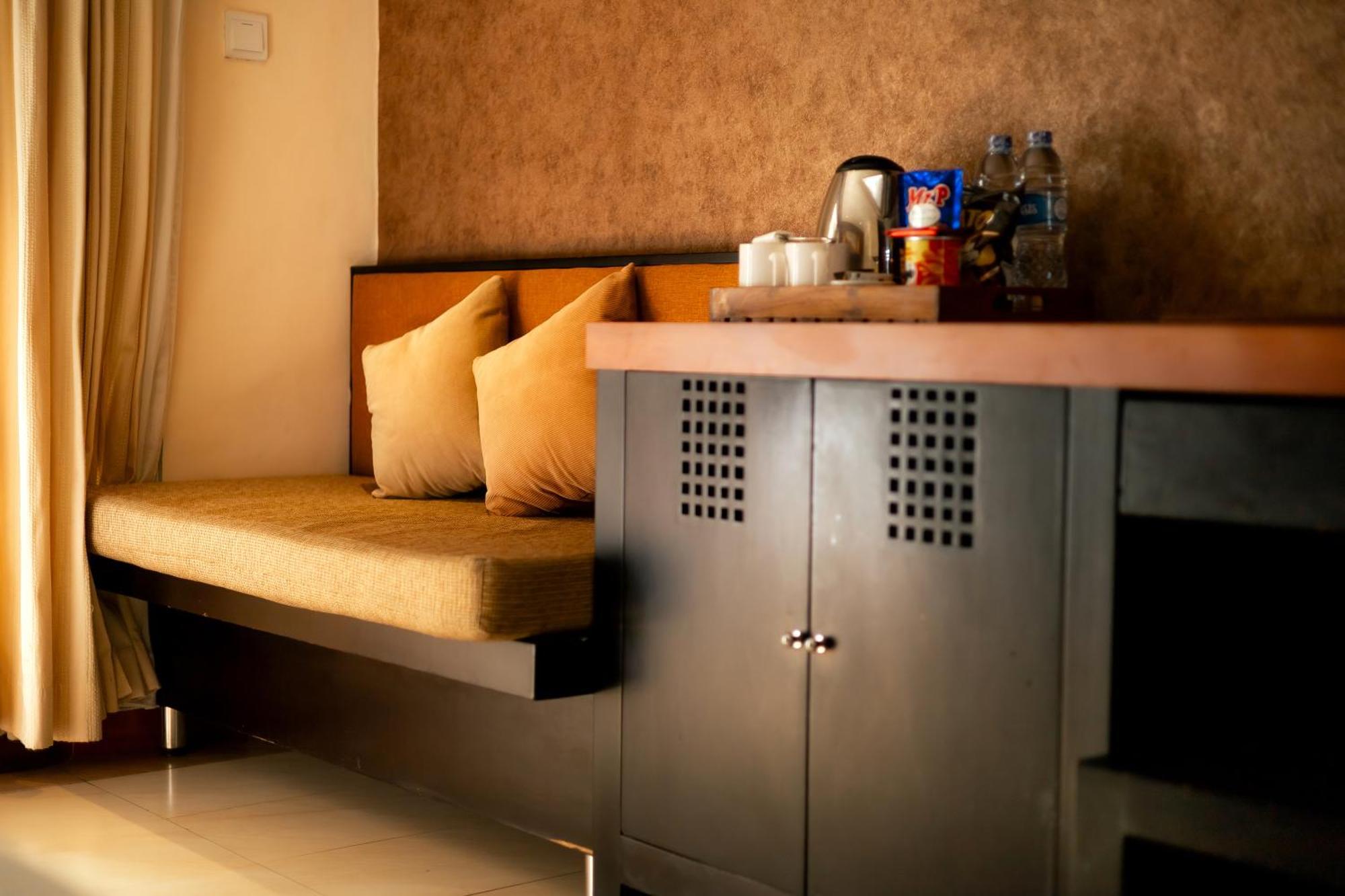 Fourteen Roses Hotel 3*