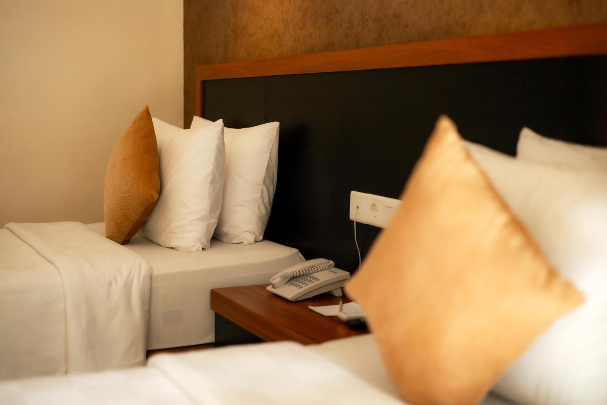 Fourteen Roses Hotel 3*