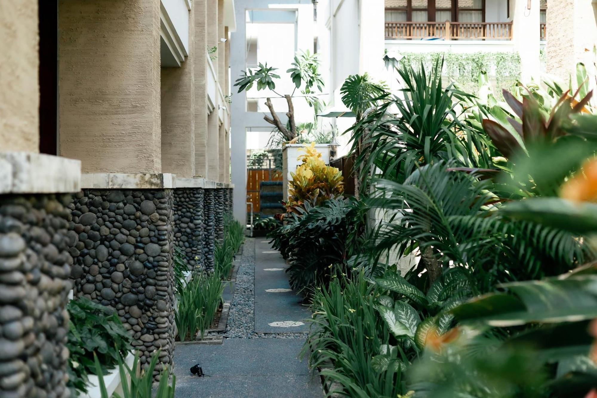 Fourteen Roses Hotel Legian (Bali)