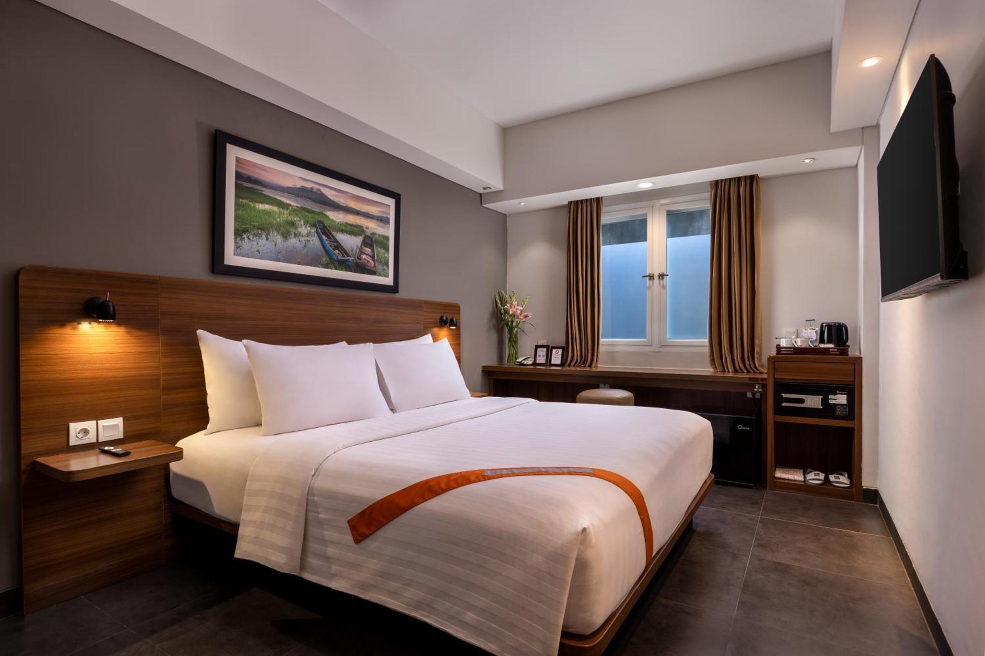 J4 Hotel 4*