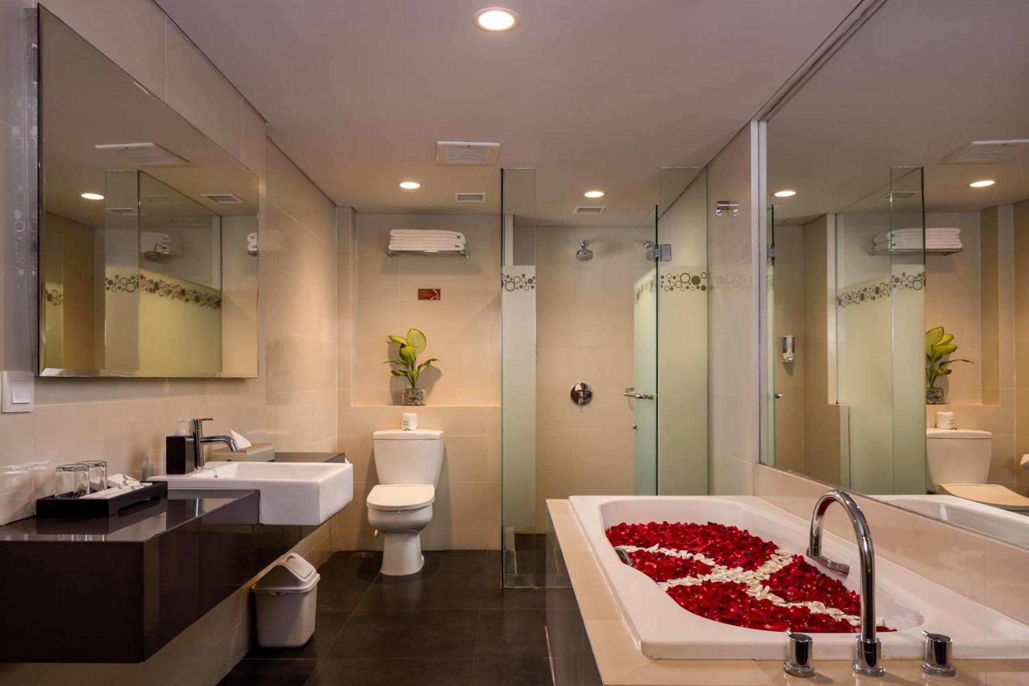 Hotel J4 4*
