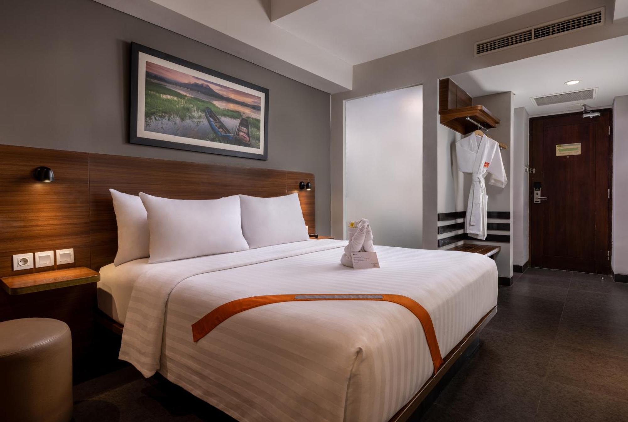 J4 Hotel 4*