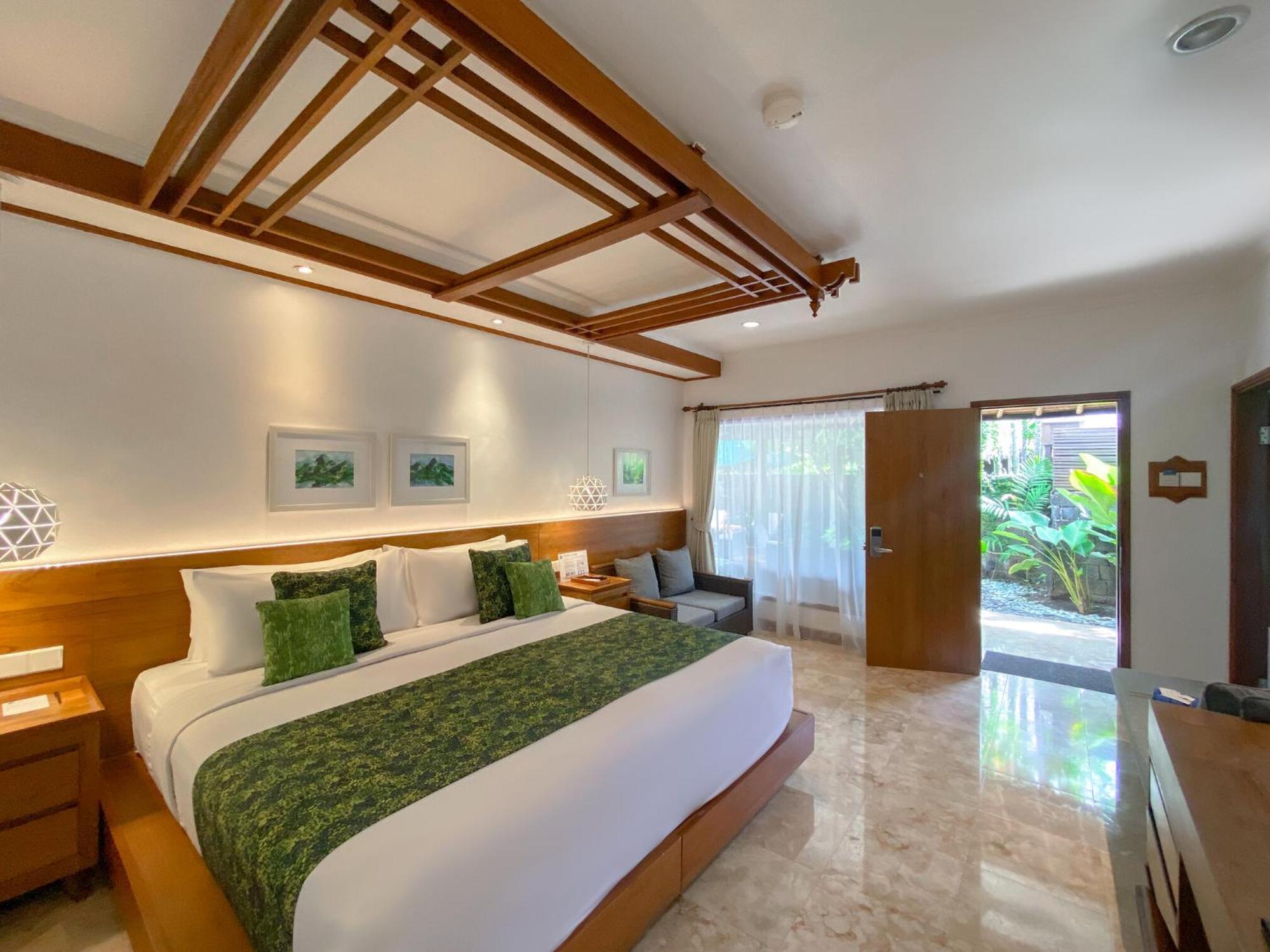 Hotel Legian Beach Hotel 4*