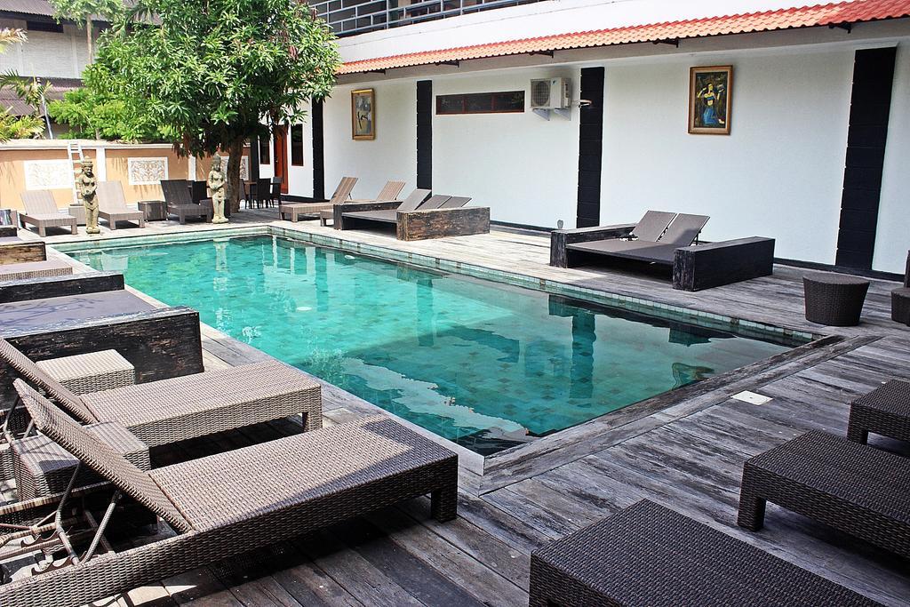 Mirah Hostel *