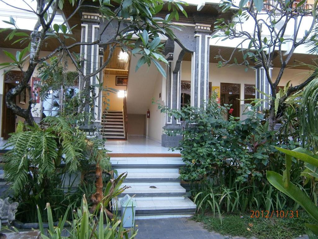Adus 2* Legian