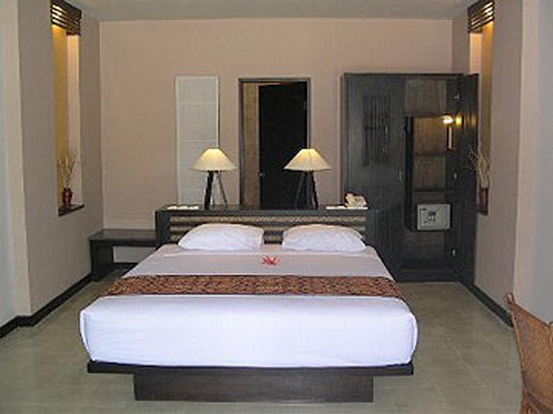 The Lokha & Legian (Bali)