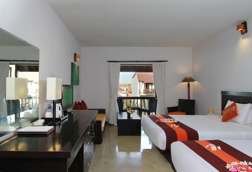 The Lokha & Hotel Legian (Bali)