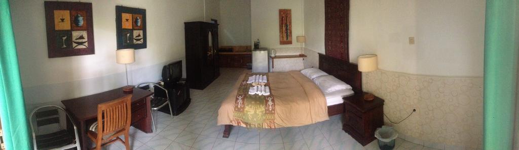 Meriki Albergue Legian