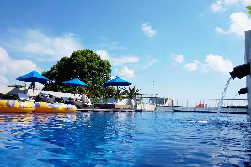 J4 Hotel 4*
