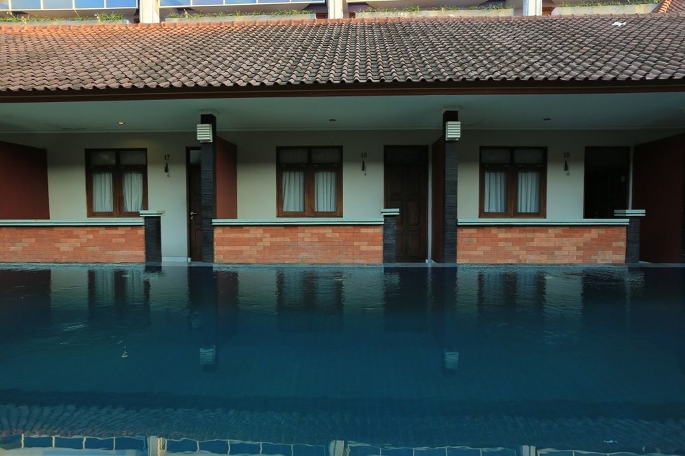 Guest house Reddoorz @ Dewi Sri 3*