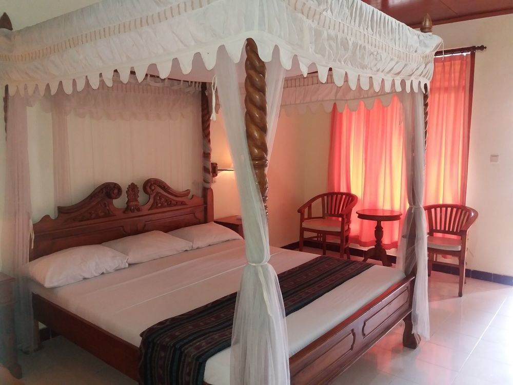 Hotel The Sari 2*
