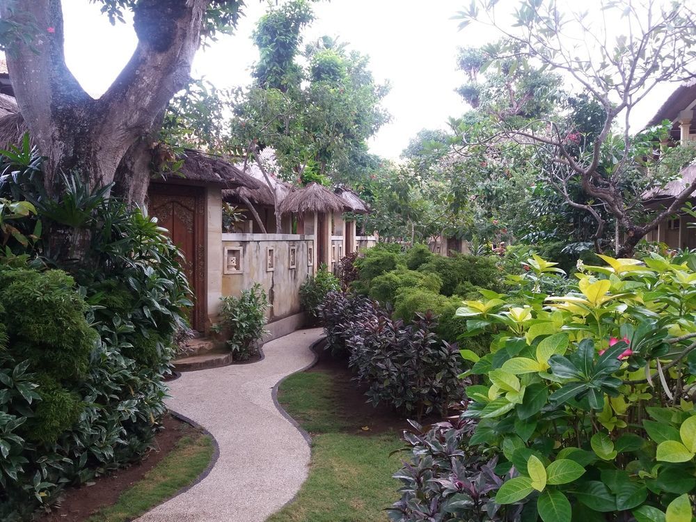Hotel The Sari 2*