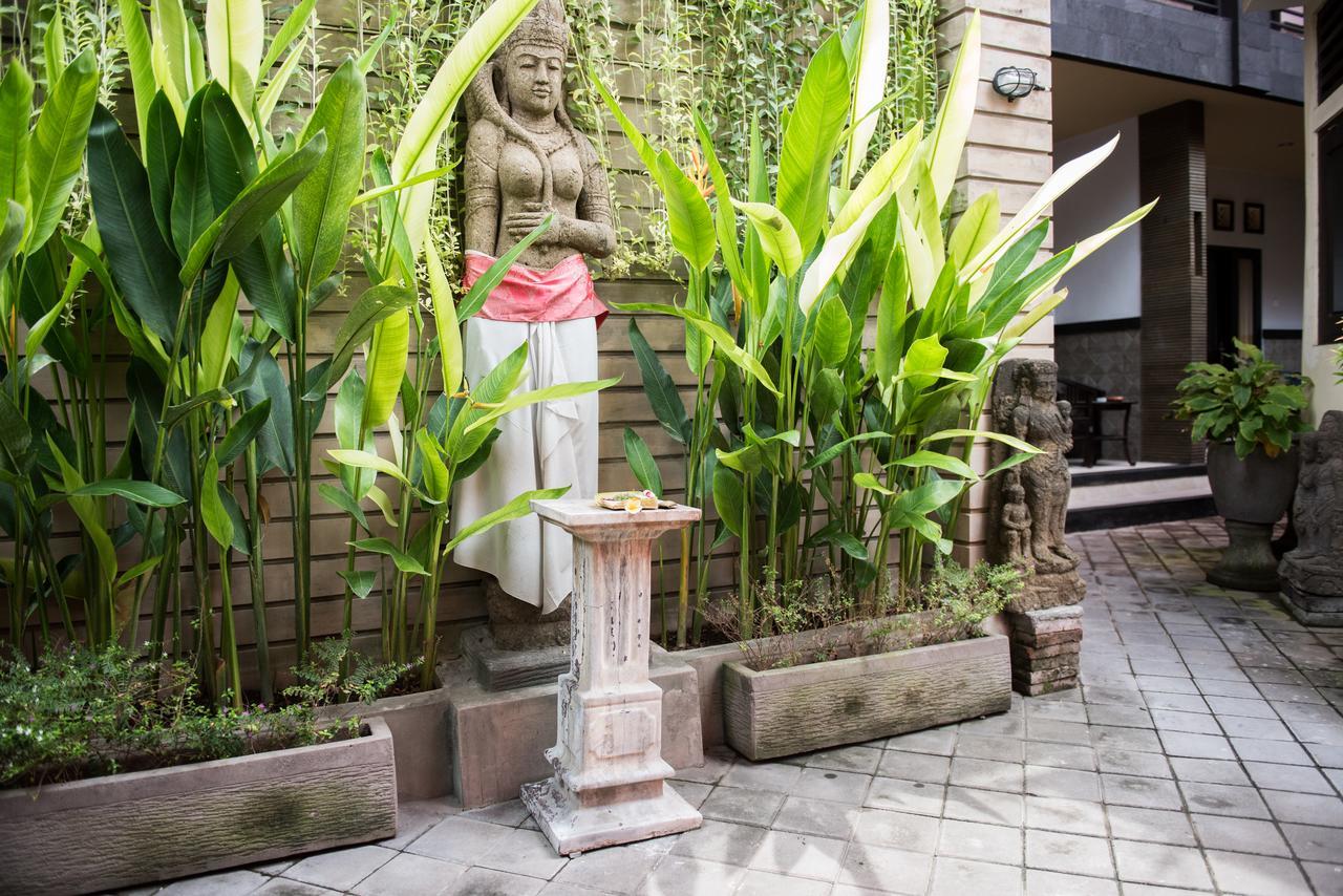 Megayana House Accomodation Legian (Bali)