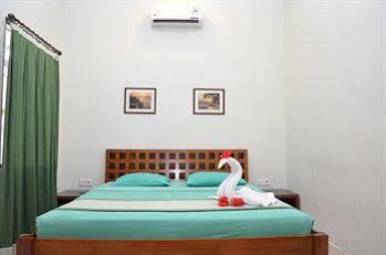 Hotel Garden View Cottages Kuta 2*