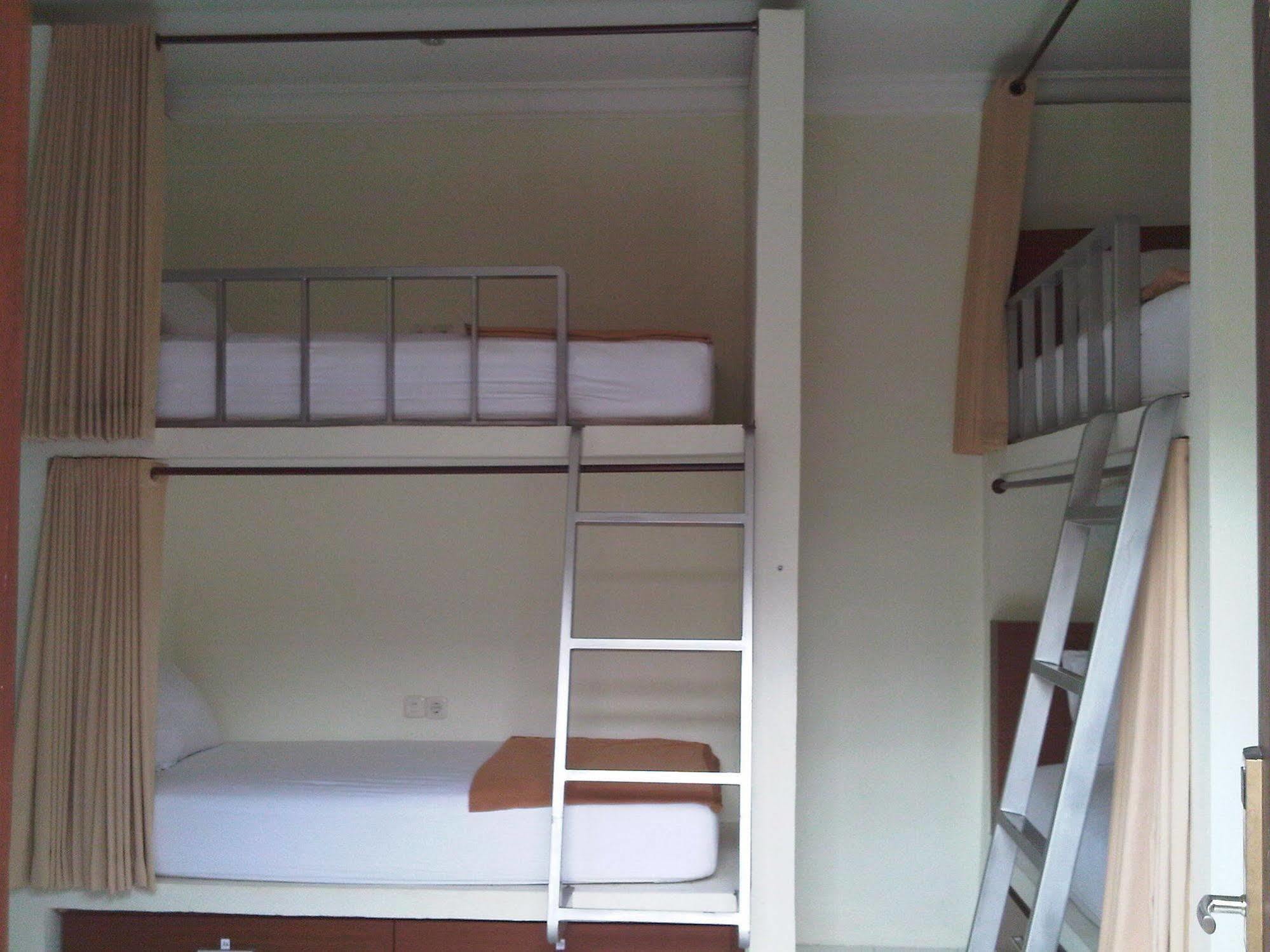 Mirah Hotel 2*