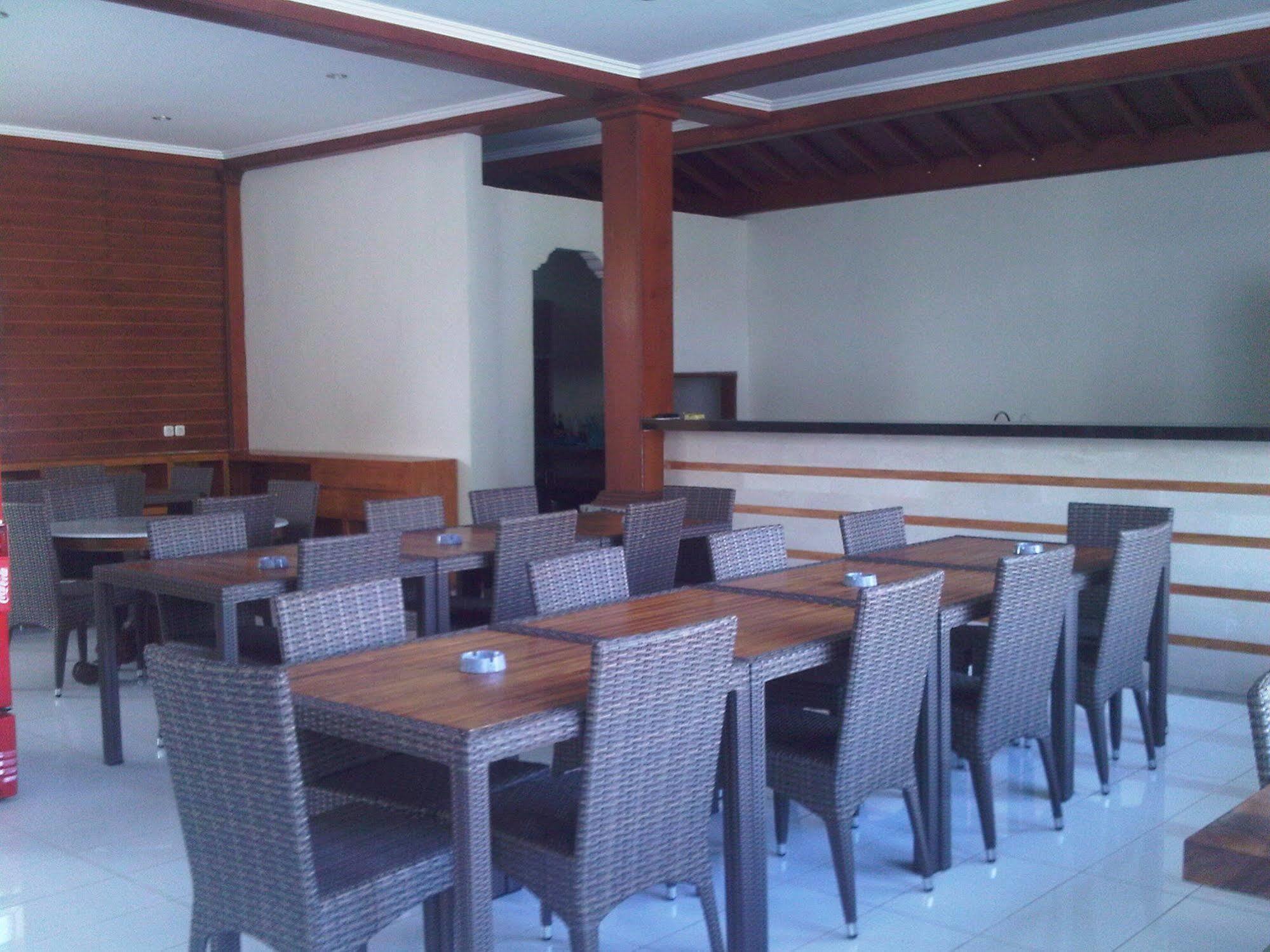 Hotel Mirah 2*