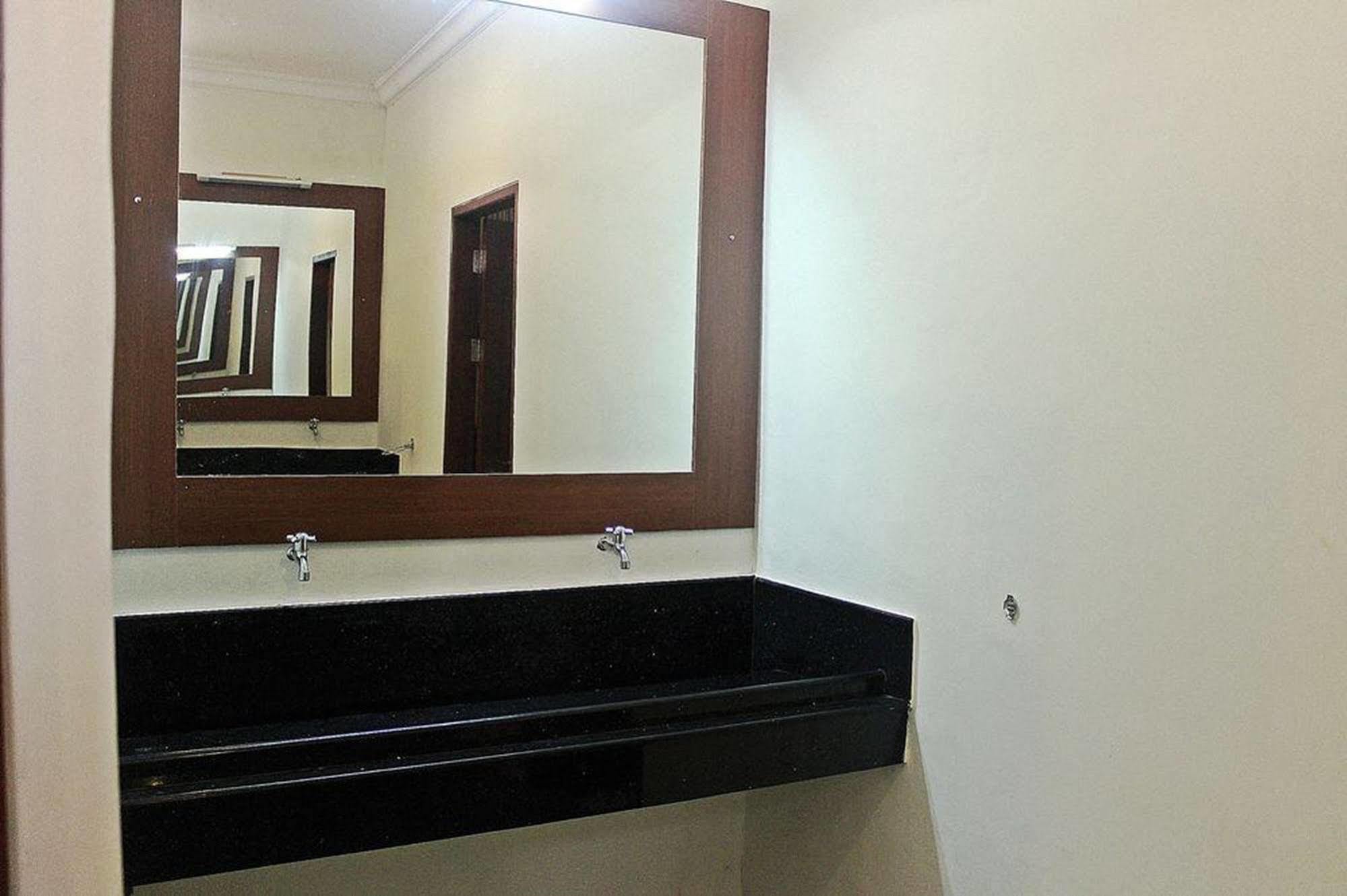 Mirah Hotel 2*