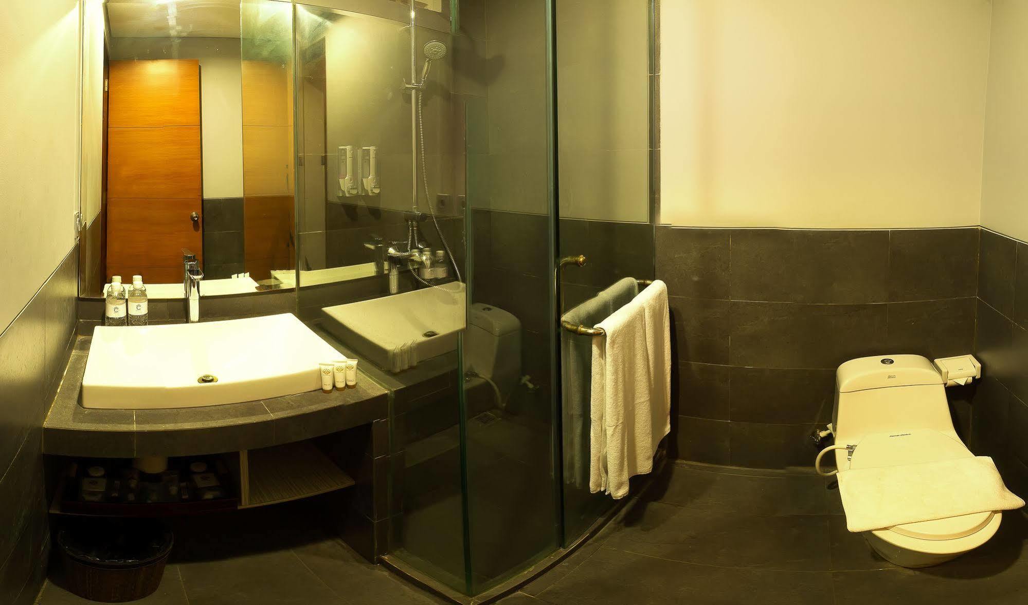 Transera Kamini Hotel Legian (Bali)