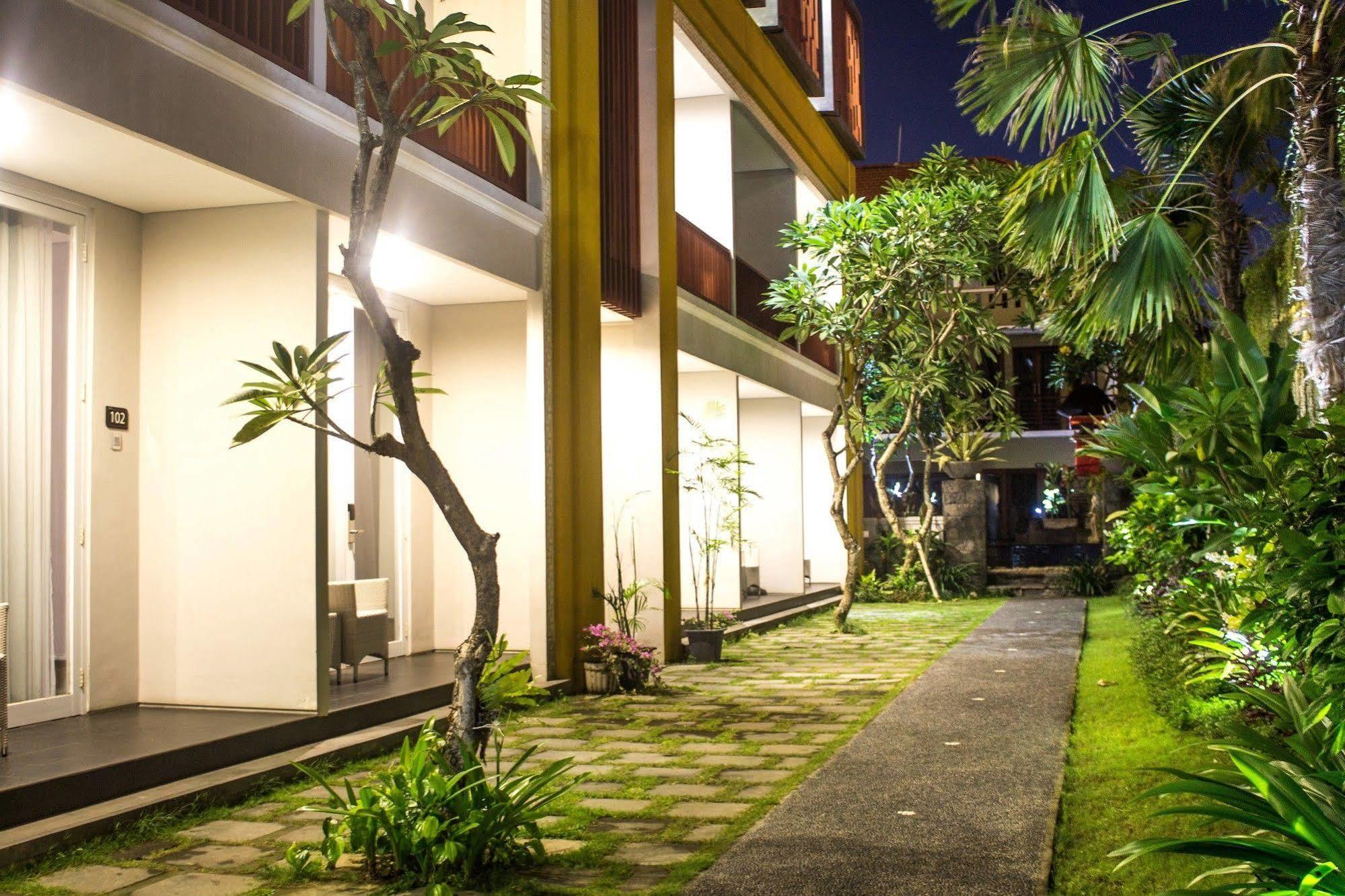 Transera Kamini Hotel Legian (Bali)