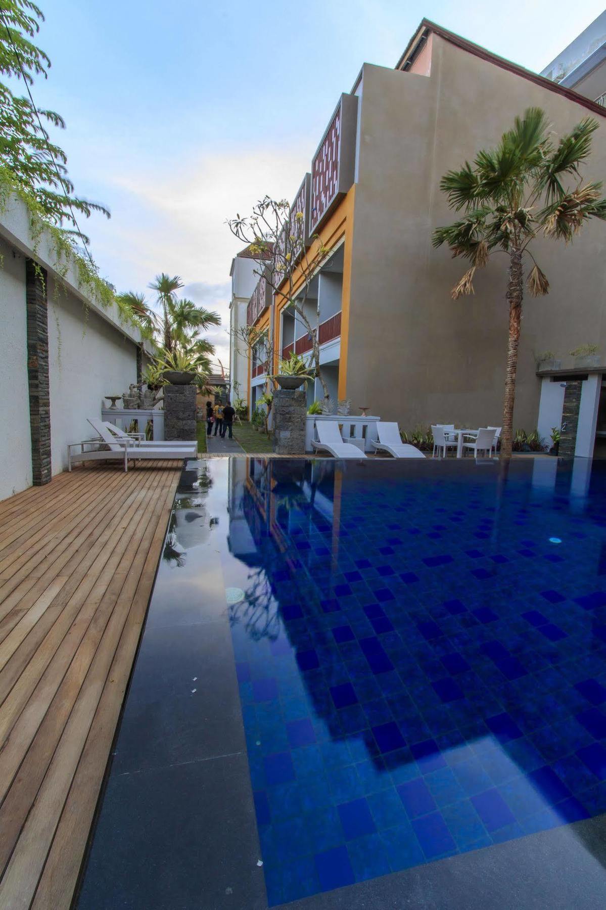 Hotel Transera Kamini Legian (Bali)