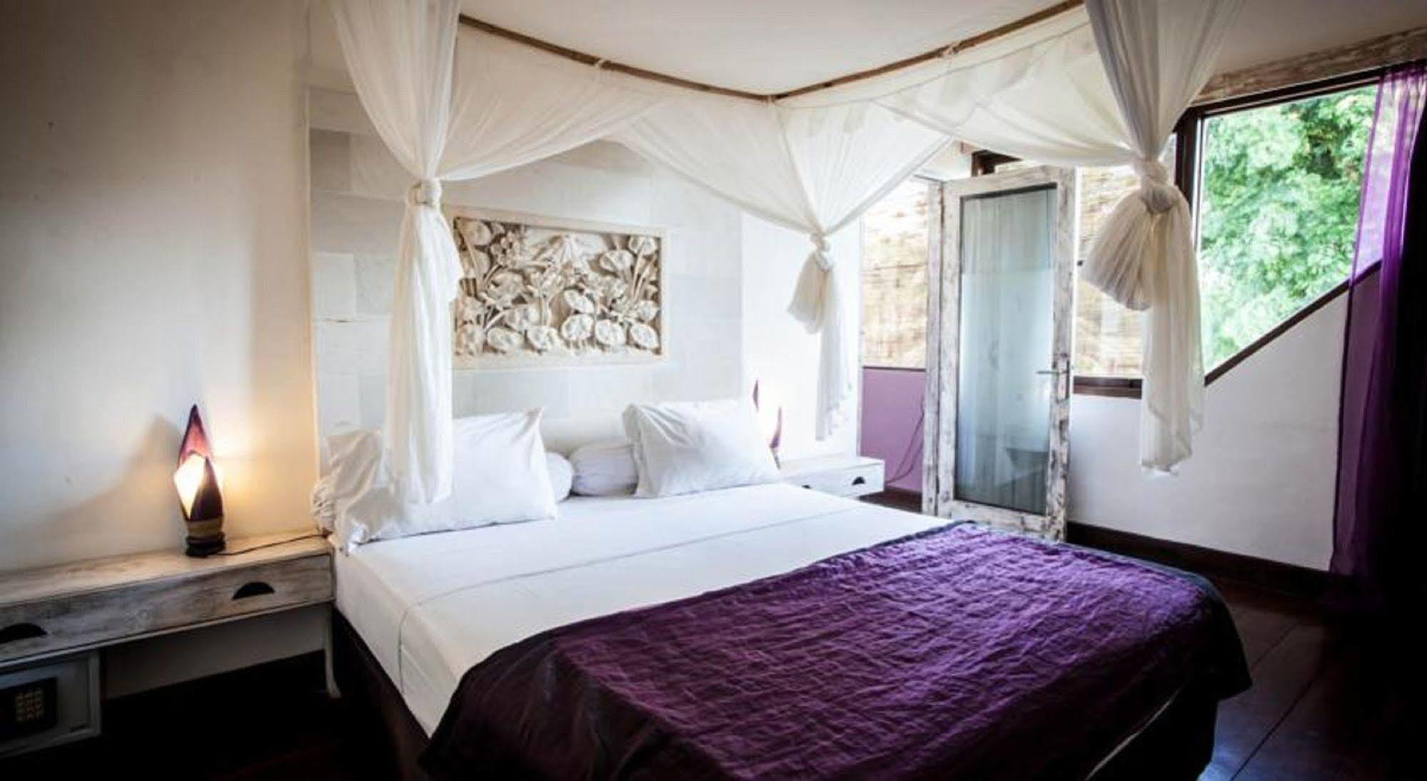 Pearl Boutique Adult Only 4*