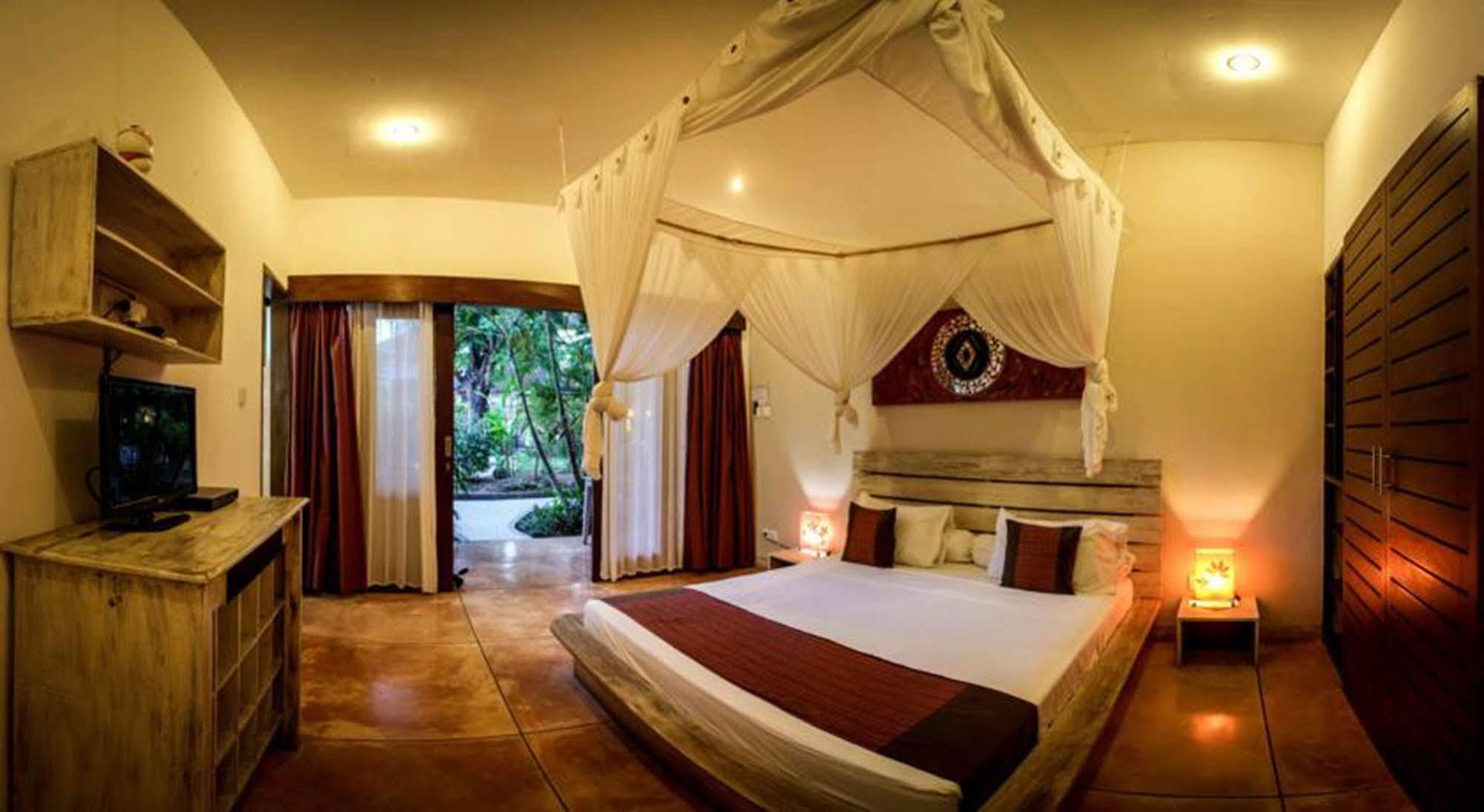 Pearl Boutique Adult Only Hotel 4*