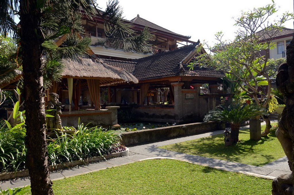 Fourteen Roses Hotel