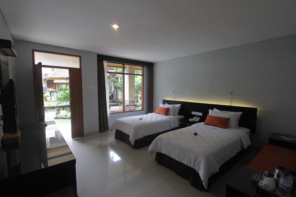 Fourteen Roses Hotel 3*