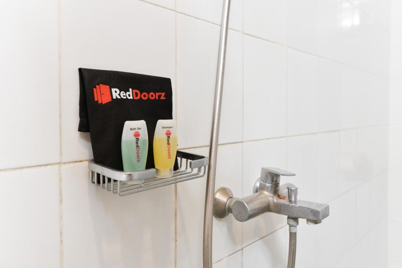 Reddoorz @ Raya Hotel 3*