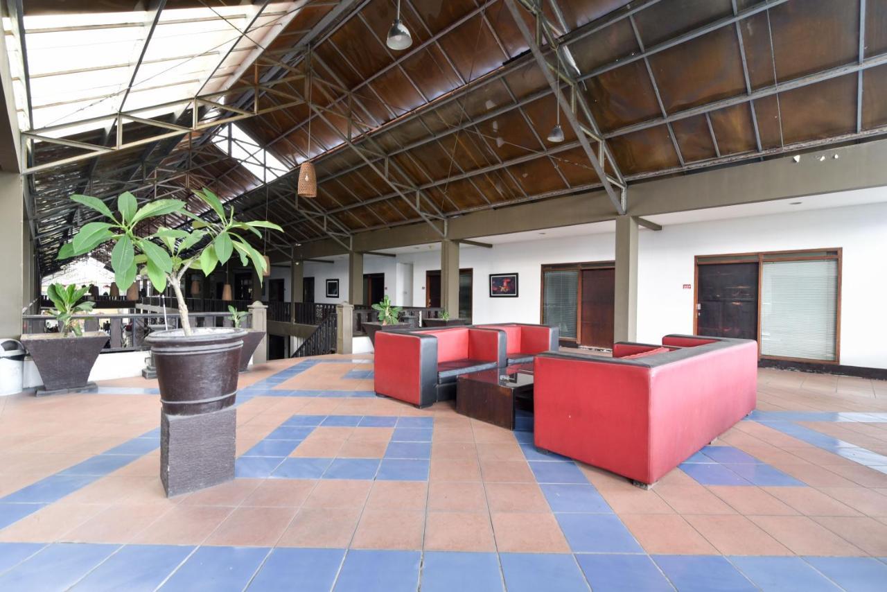 Hotel Reddoorz @ Raya 3*