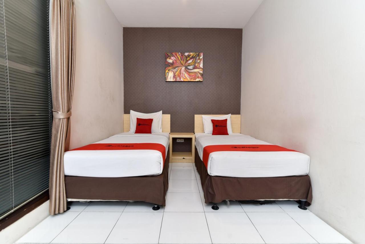 Reddoorz @ Raya Hotel